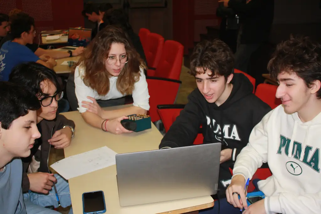Intervention de Mélanie PIETRI, ancienne élève de Jeanne d'Arc, doctorante à l'Ecole Normale Supérieure Paris Sarclay — photo 1 sur 5
